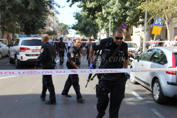 بالفيديو: إصابة خطيرة لشاب بعملية إطلاق نار داخل أحد المحلات التجارية بيافا